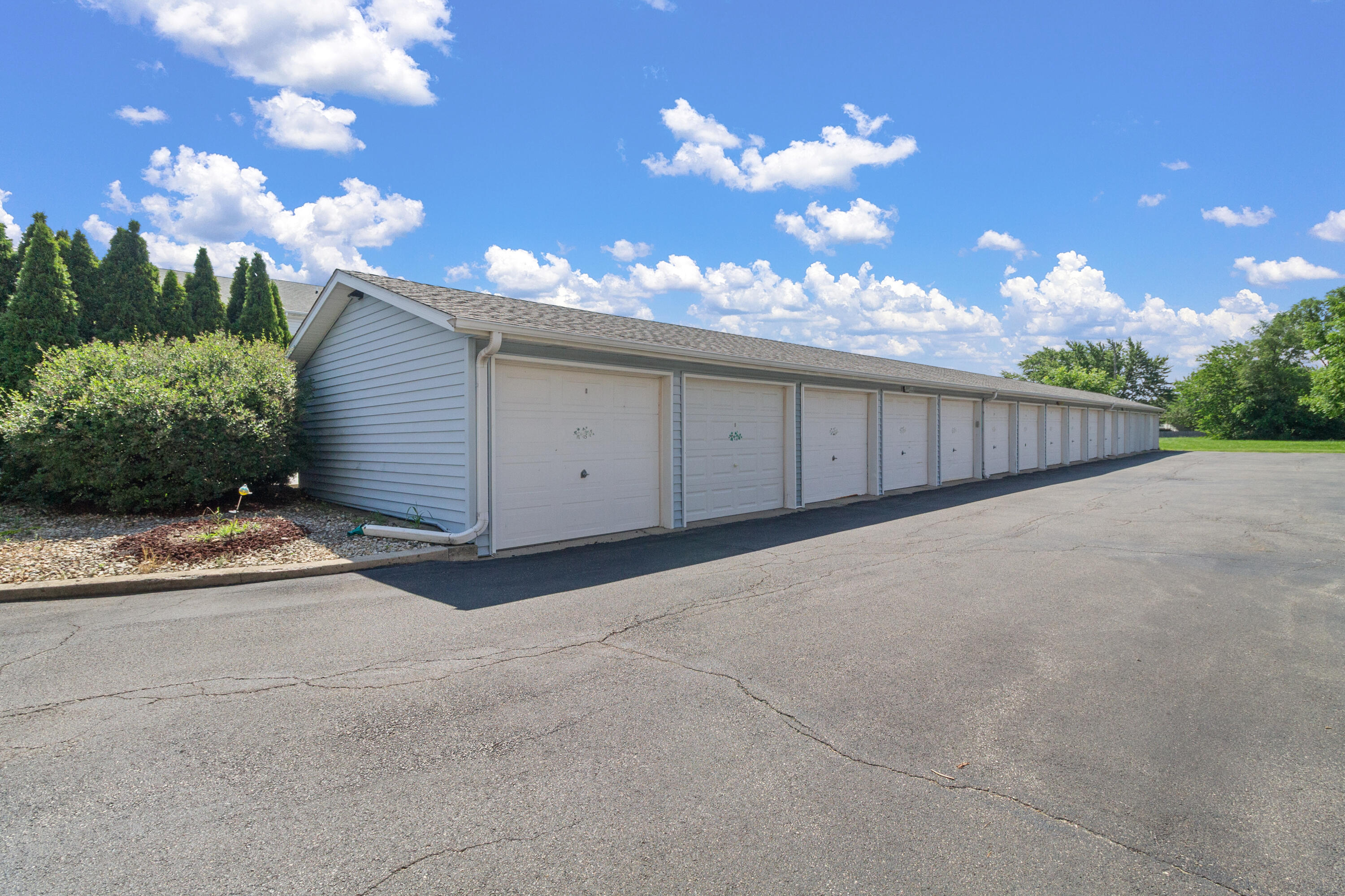 9621 Merrillville Road, Unit 304 Crown Point, IN 46307 - Photo 14 of 15 3000x2000