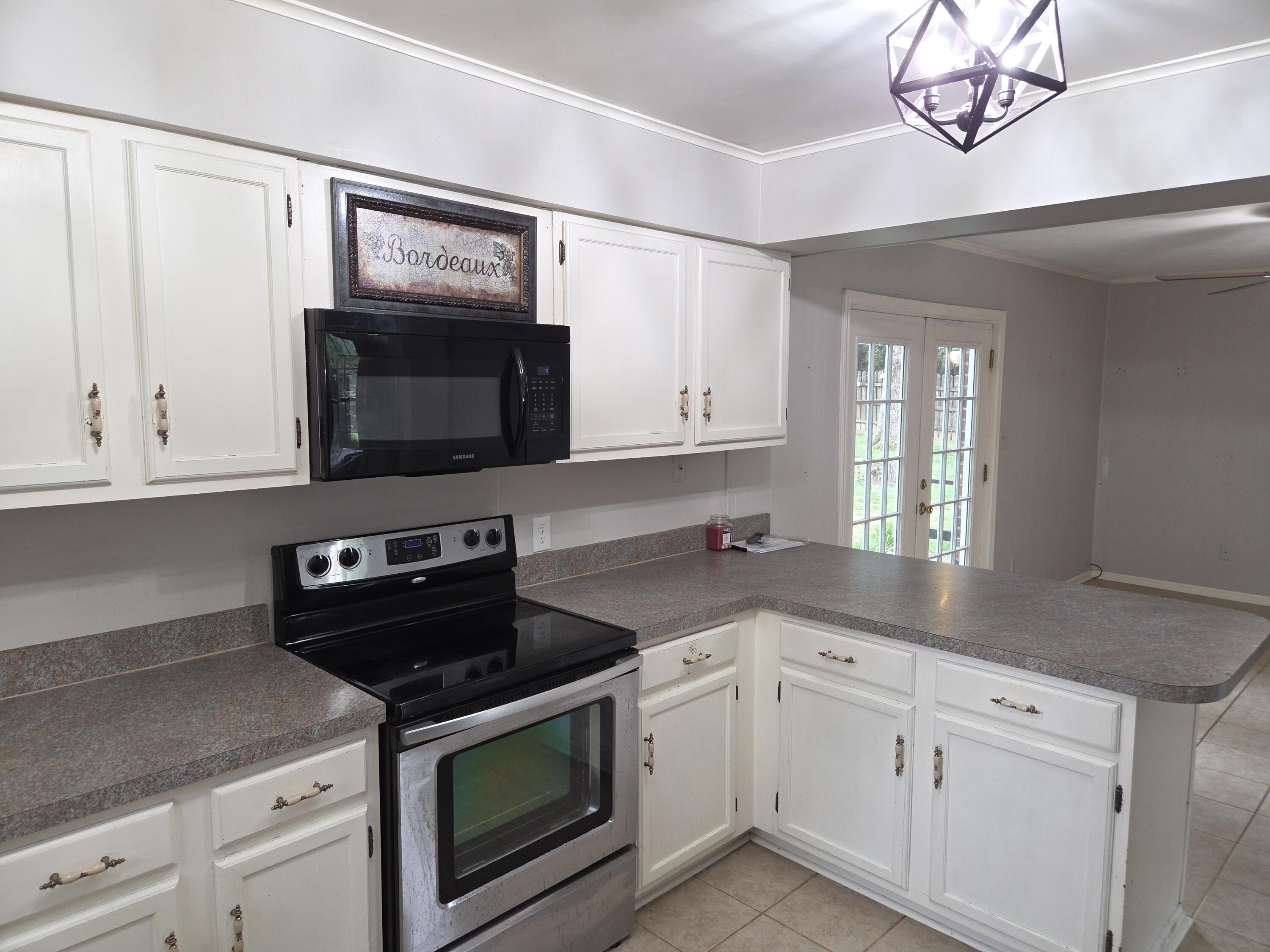 130 Rue Thierry Drive Paducah, KY 42001 - Photo 6 of 18 Kitchen