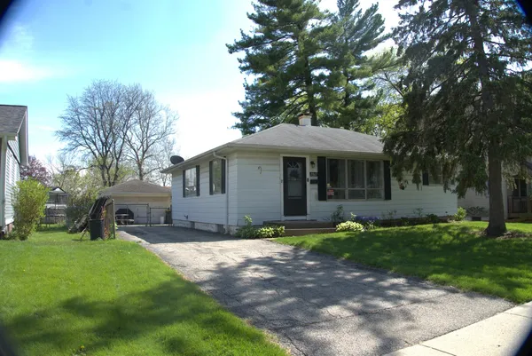 $375,000 | 2807 Starling Lane, Rolling Meadows, IL 60008