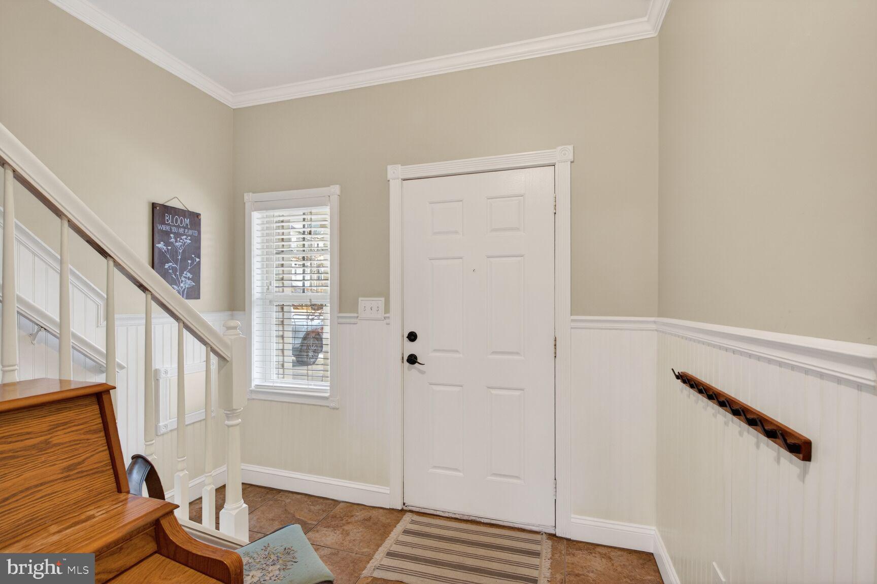 18152 Mill House Square Leesburg, VA 20176 - Photo 3 of 21 WELCOME! Main level entry