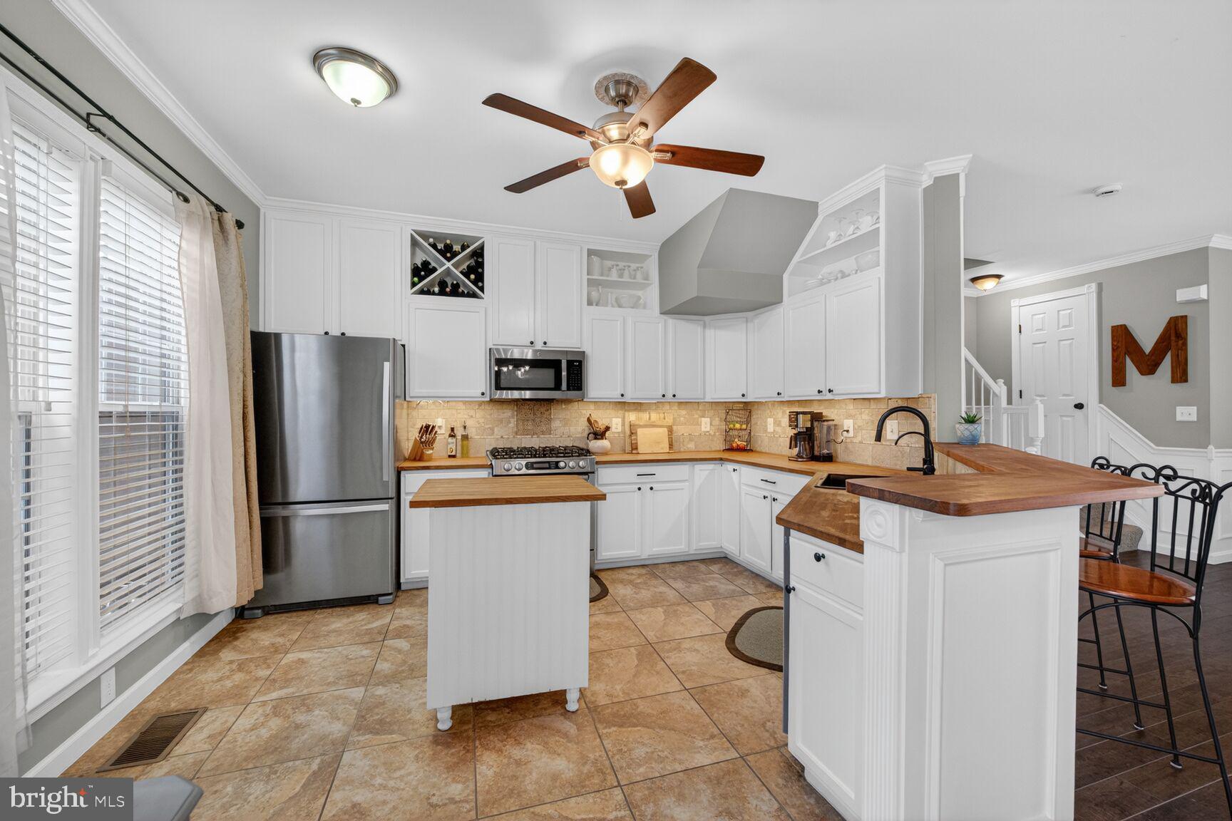 18152 Mill House Square Leesburg, VA 20176 - Photo 5 of 21 Main level Kitchen