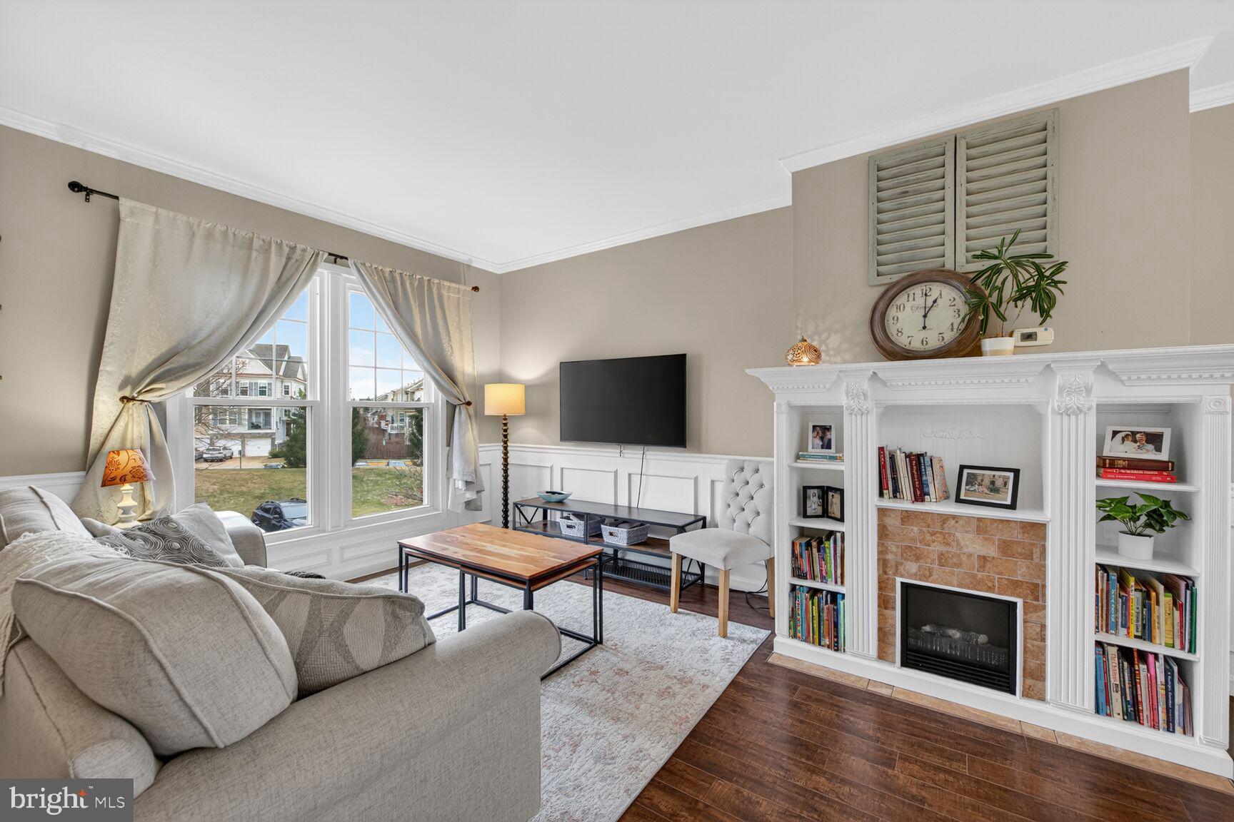 18152 Mill House Square Leesburg, VA 20176 - Photo 6 of 21 main level family room