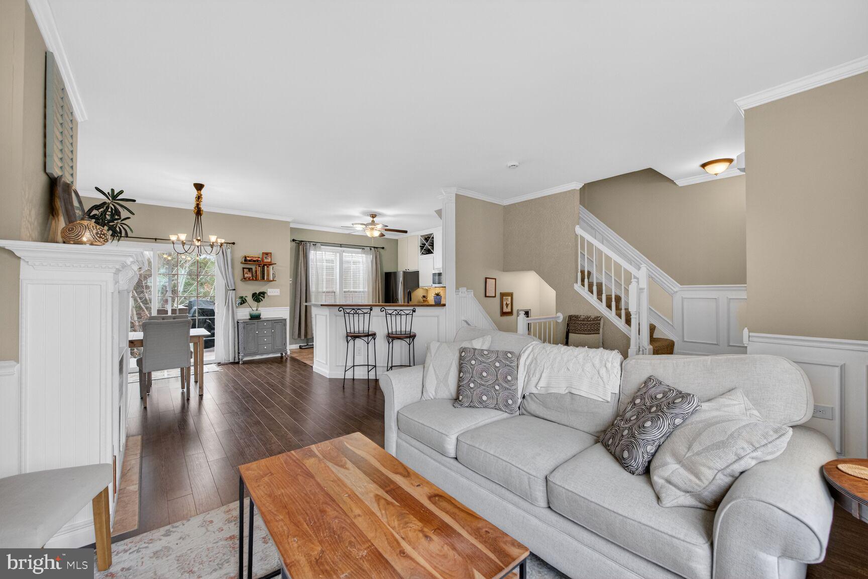 18152 Mill House Square Leesburg, VA 20176 - Photo 7 of 21 combo family/kitchen/dining