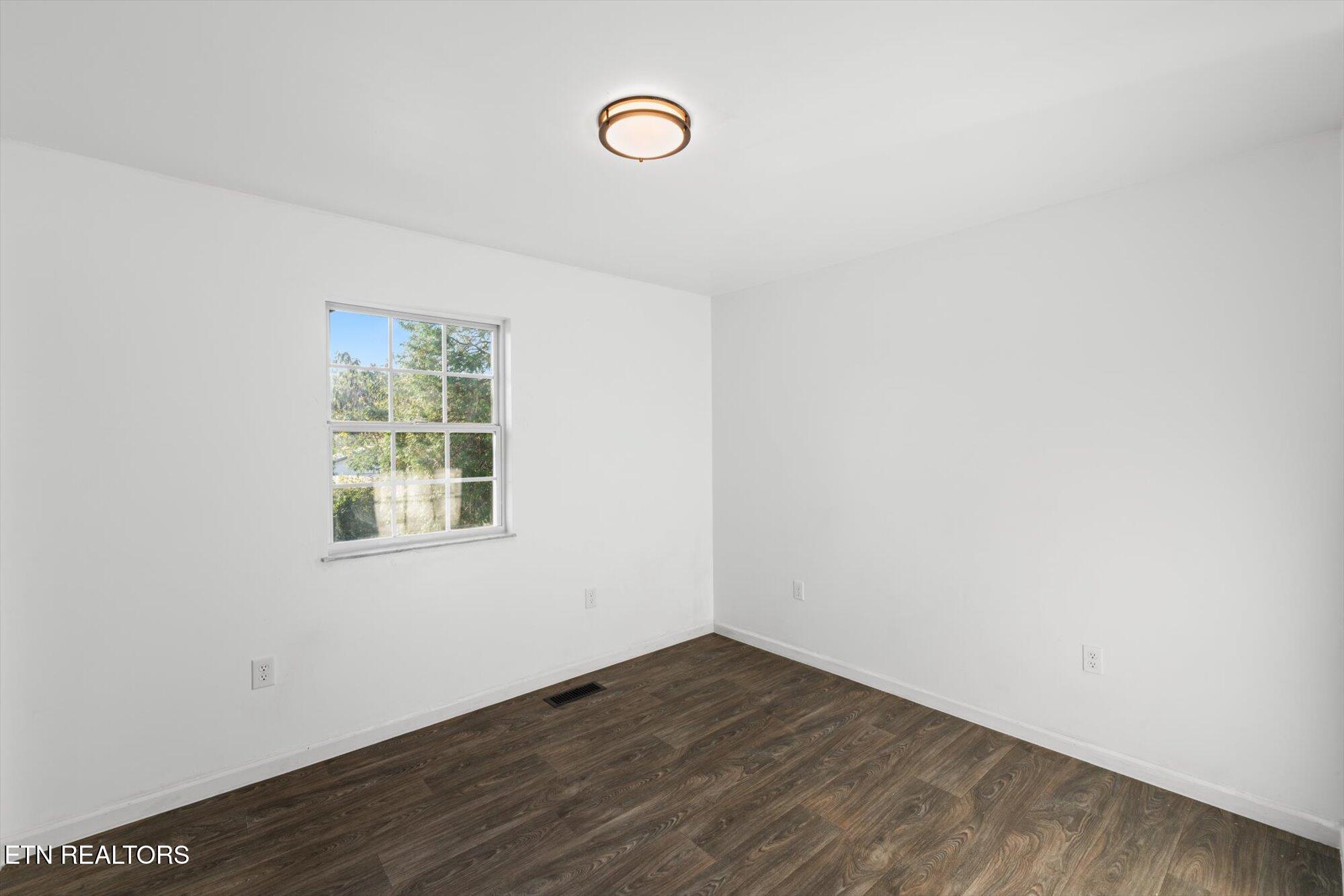 147 Justice Road Oliver Springs, TN 37840 - Photo 12 of 25 12-147-Justice-Rd-Oliver-Springs-TN-12