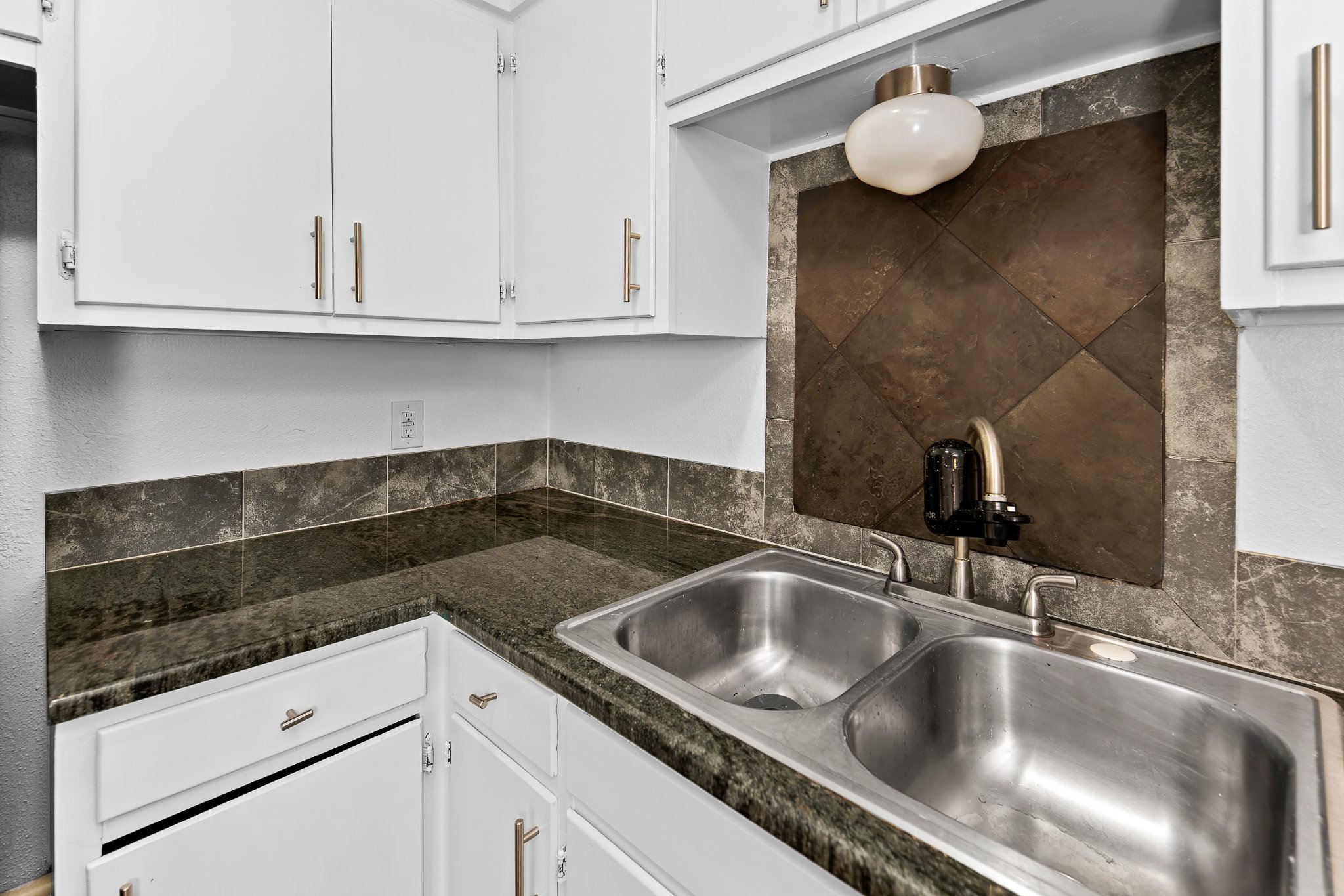 1405 Hartford Road, Unit 106 Austin, TX 78703 - Photo 19 of 30