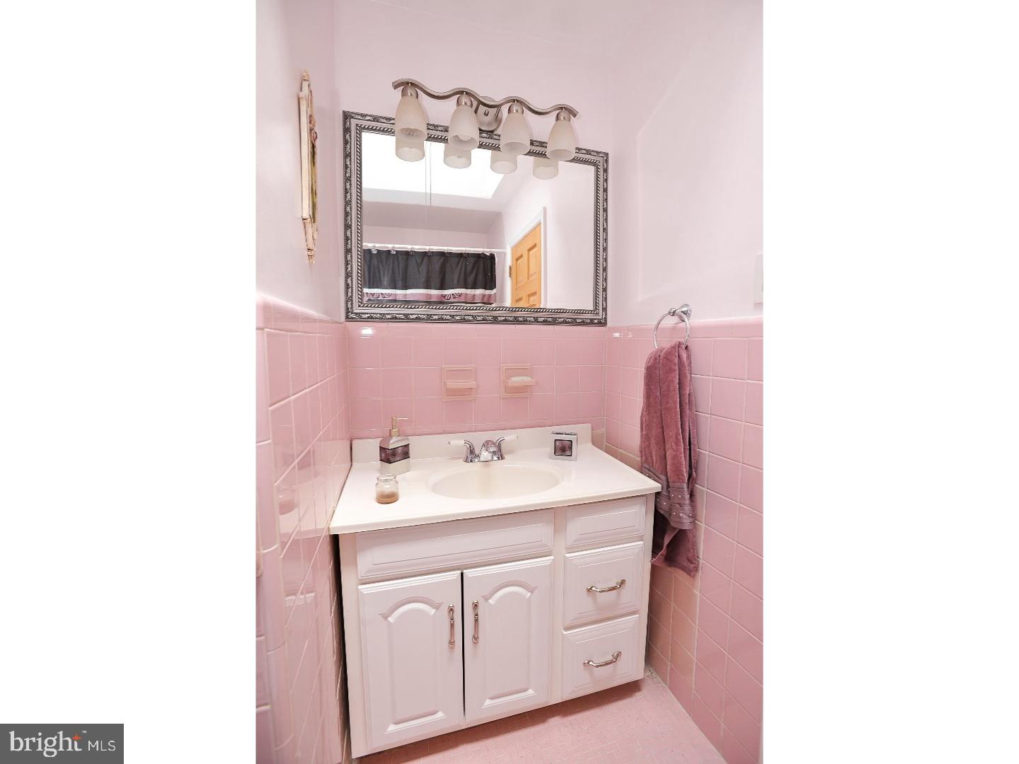 1720 Danforth Street Philadelphia, PA 19152 - Photo 15 of 25 Bathroom