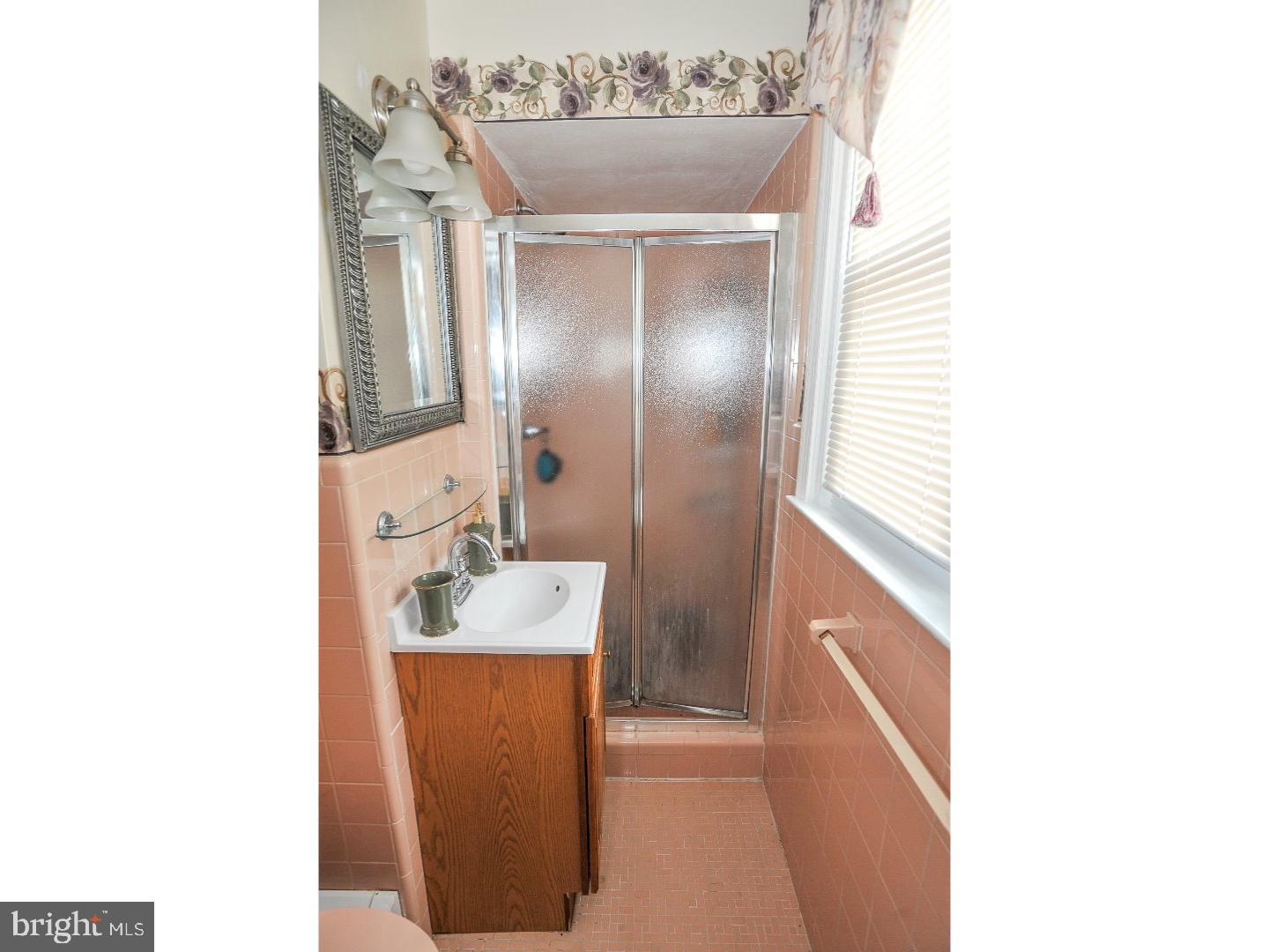 1720 Danforth Street Philadelphia, PA 19152 - Photo 23 of 25 Bathroom