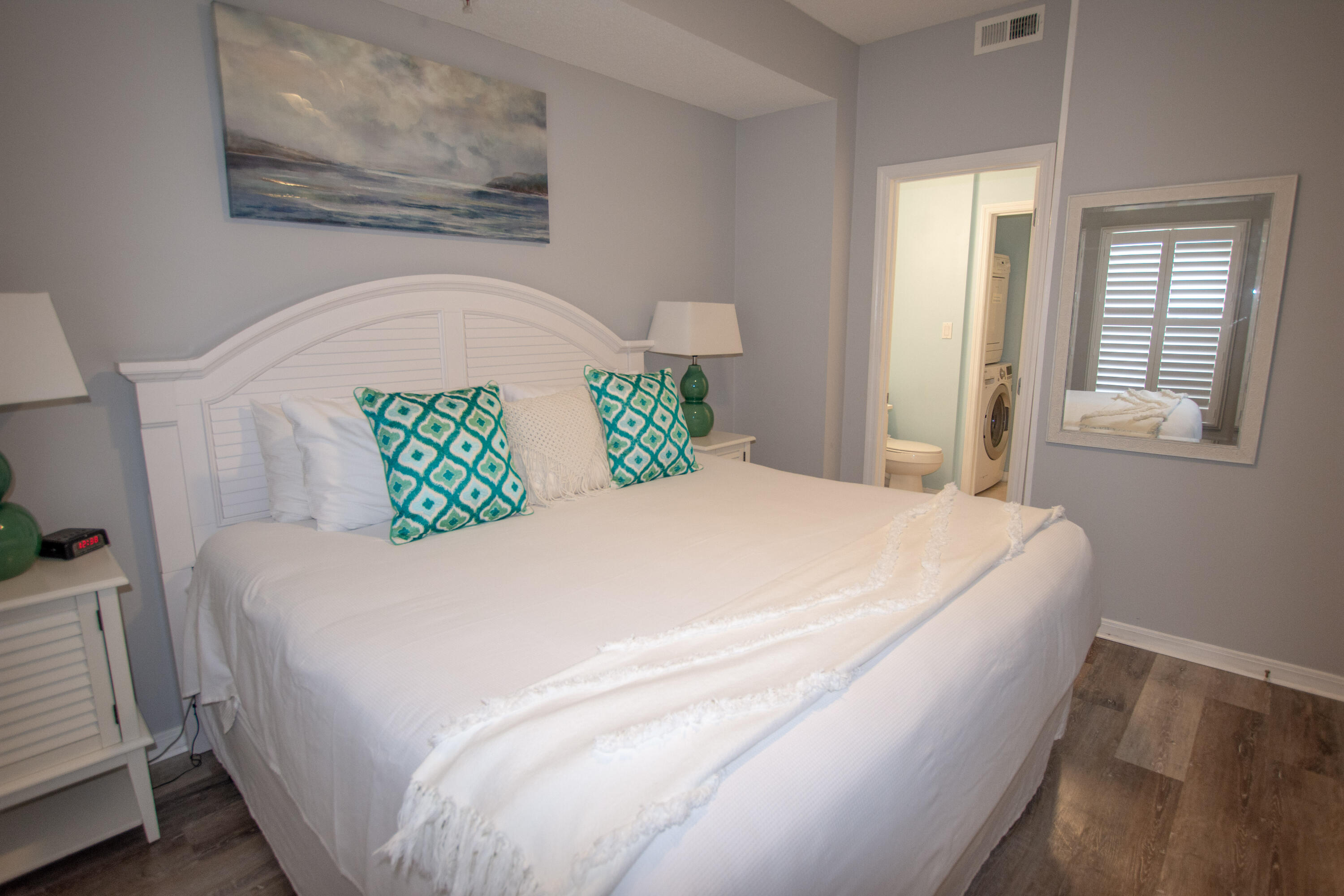 376 Santa Rosa Boulevard, Unit 507 Fort Walton Beach, FL 32548 - Photo 20 of 32 a bed sitting in a bedroom next to a window