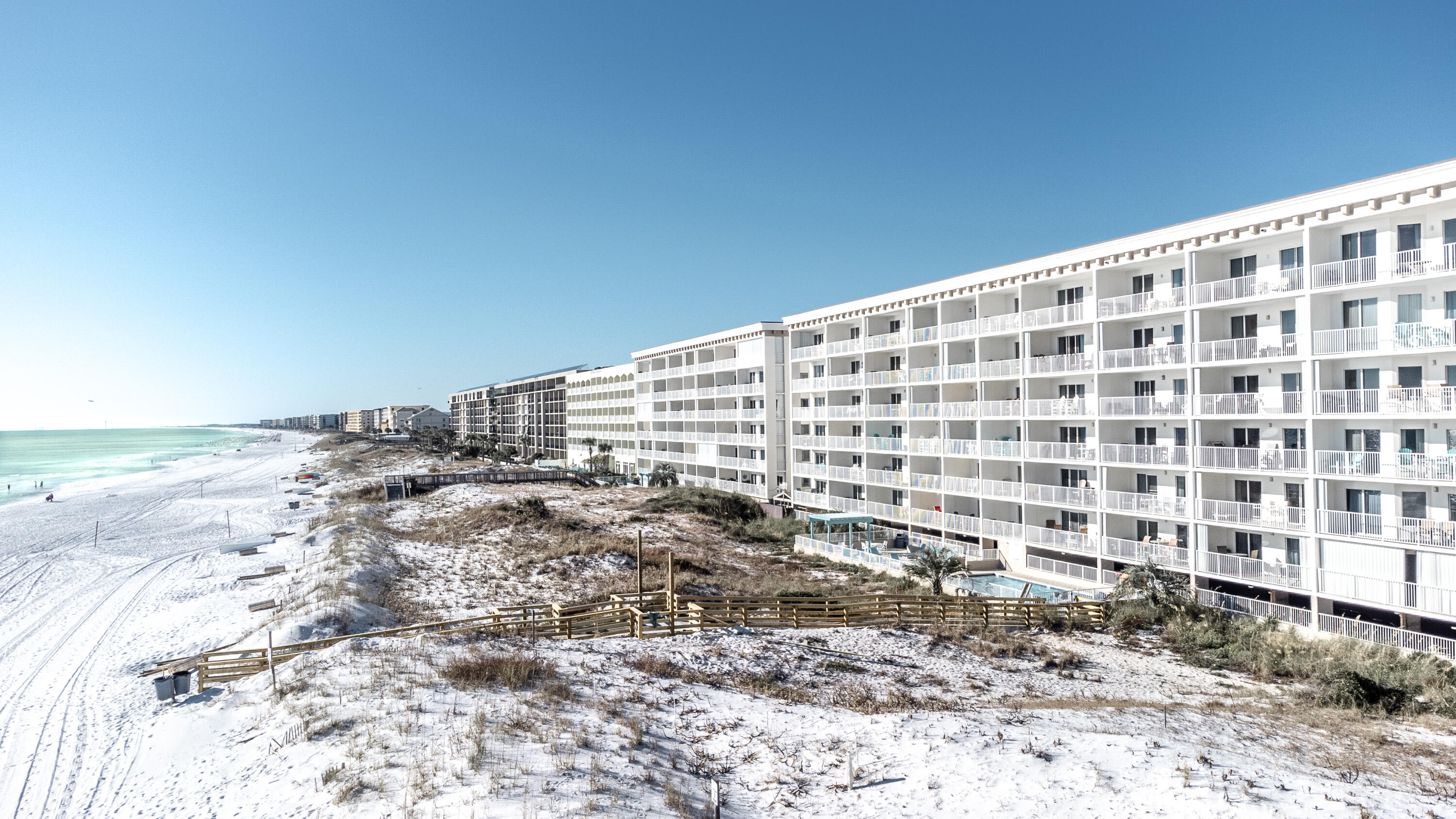 376 Santa Rosa Boulevard, Unit 507 Fort Walton Beach, FL 32548 - Photo 2 of 32 a view of a large building