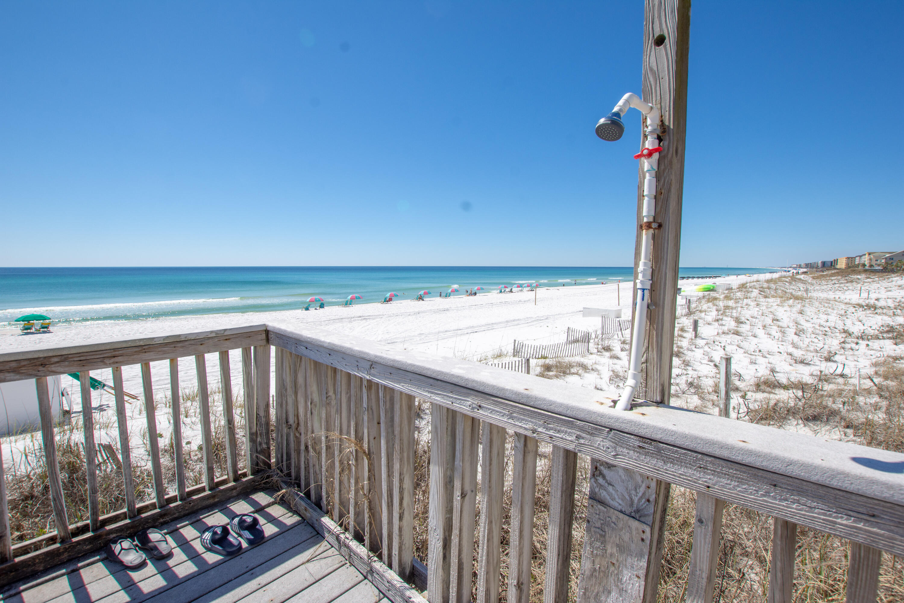 376 Santa Rosa Boulevard, Unit 507 Fort Walton Beach, FL 32548 - Photo 28 of 32 a view of a balcony with wooden fence