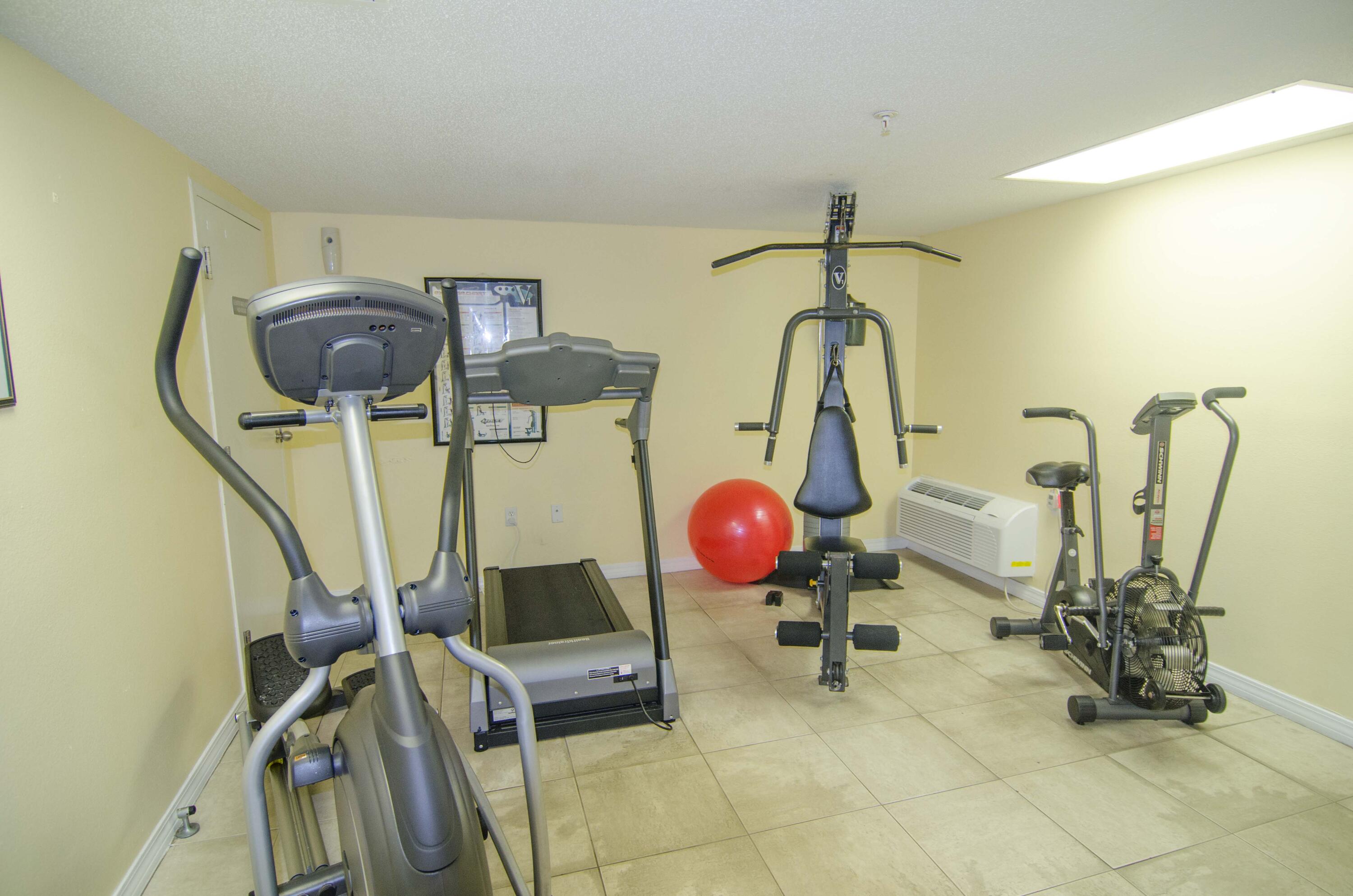 376 Santa Rosa Boulevard, Unit 507 Fort Walton Beach, FL 32548 - Photo 31 of 32 a room with gym equipment