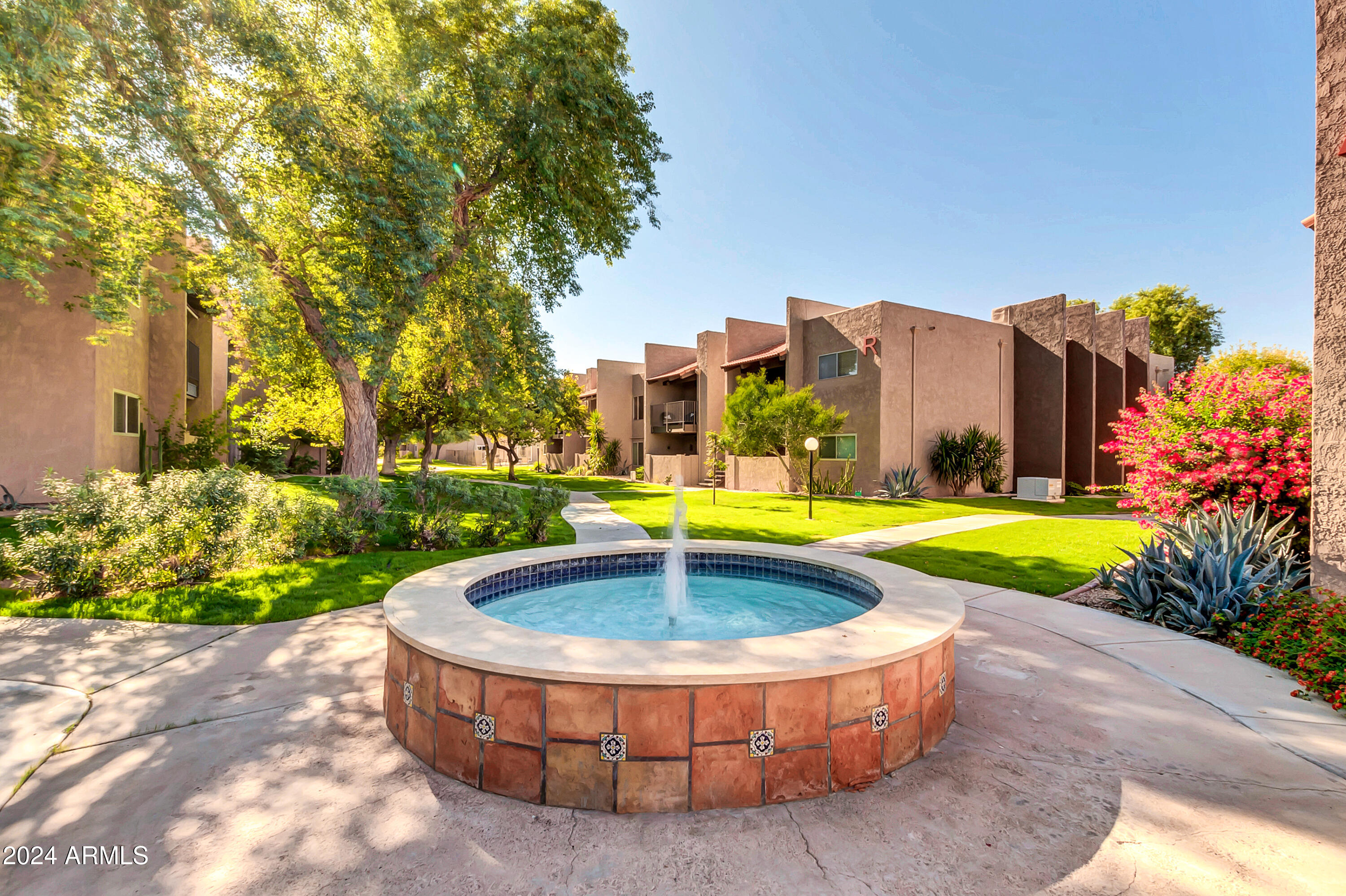 5525 East Thomas Road, Unit F9 Phoenix, AZ 85018 - Photo 26 of 48 5525 E Thomas Rd Community-4