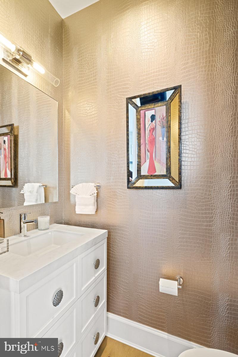 289 State Street, Unit 4 Annapolis, MD 21403 - Photo 17 of 45 Powder room