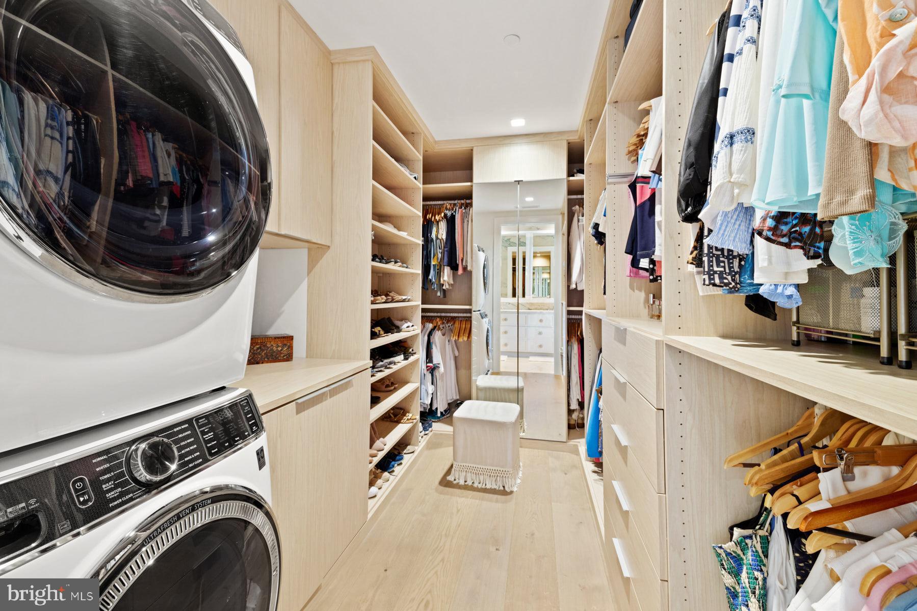 289 State Street, Unit 4 Annapolis, MD 21403 - Photo 24 of 45 Walk-in closet with laundry