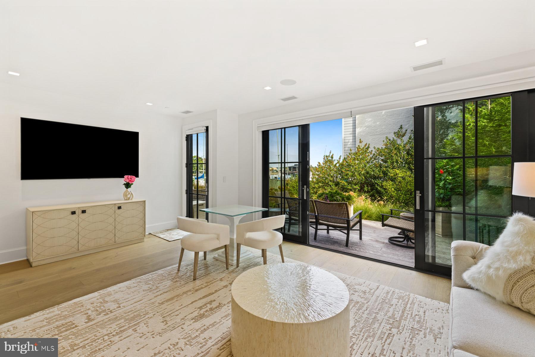 289 State Street, Unit 4 Annapolis, MD 21403 - Photo 26 of 45 2nd bedroom suite has private deck