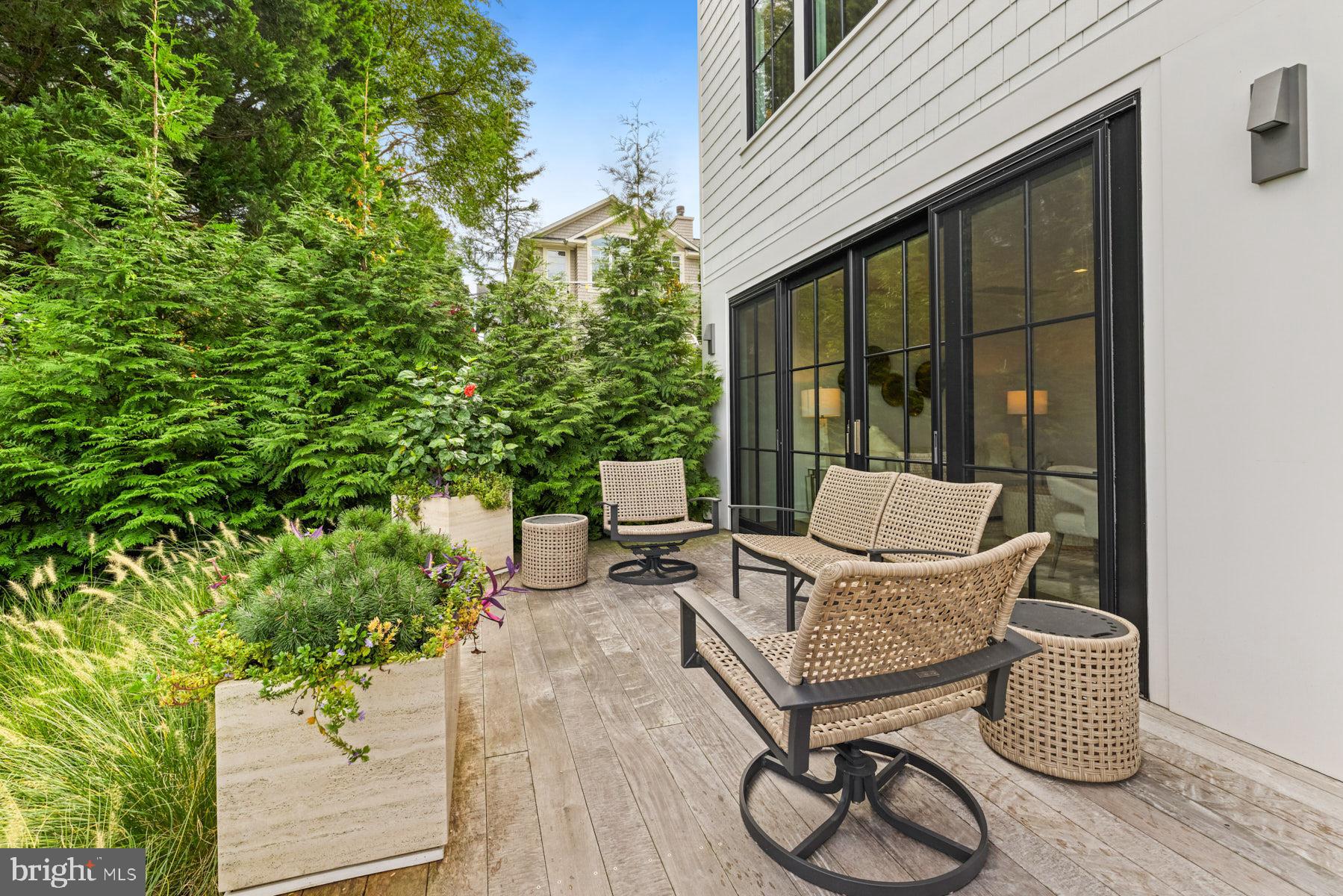 289 State Street, Unit 4 Annapolis, MD 21403 - Photo 36 of 45 Pretty plantings