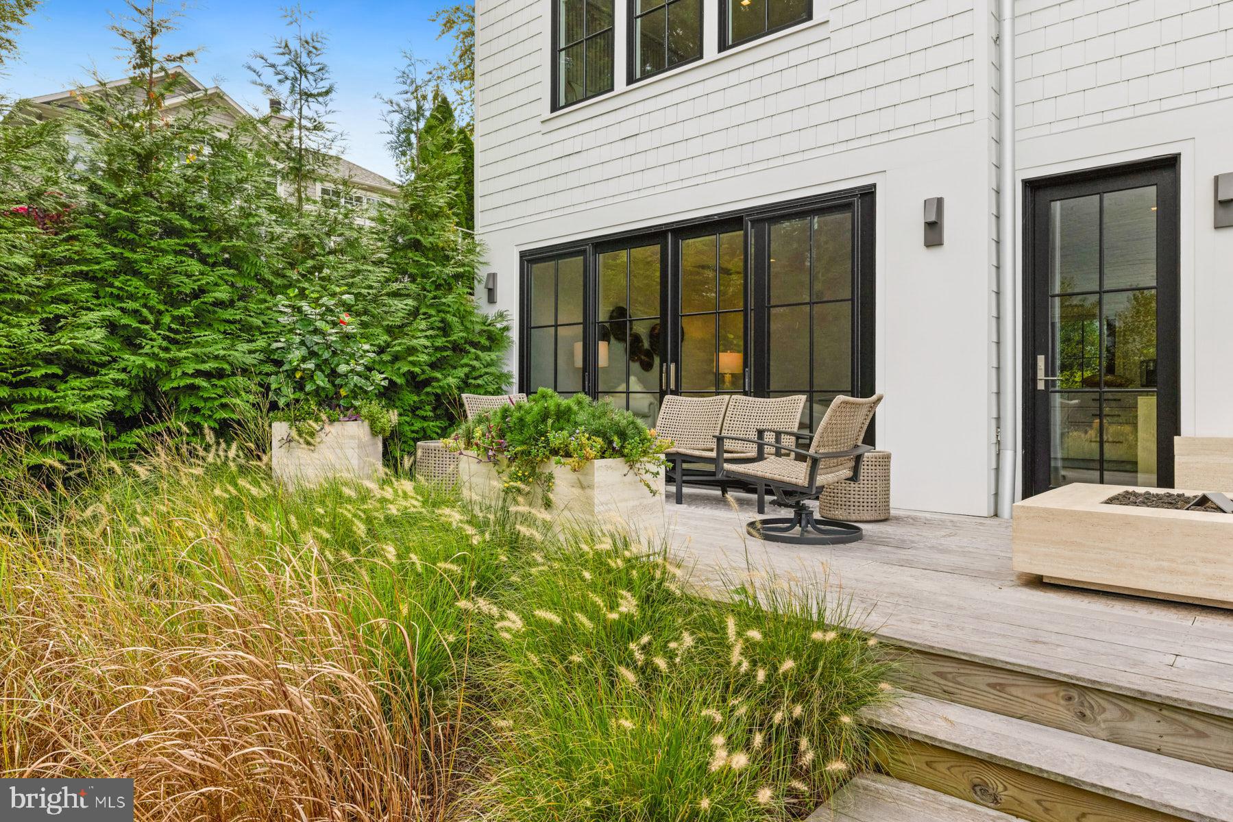 289 State Street, Unit 4 Annapolis, MD 21403 - Photo 38 of 45 There's a path to the water