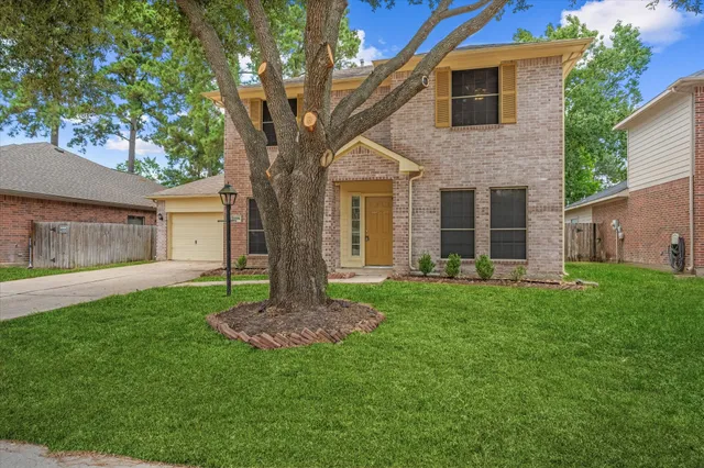 a house that is sitting in the grass