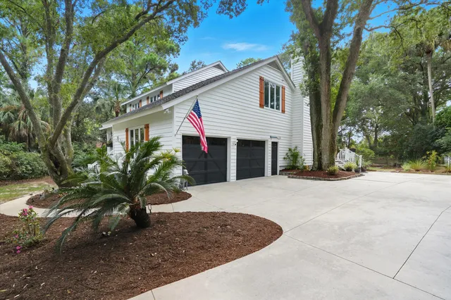 $2,445,000 | 23 Edgewater Alley, Isle of Palms, SC 29451