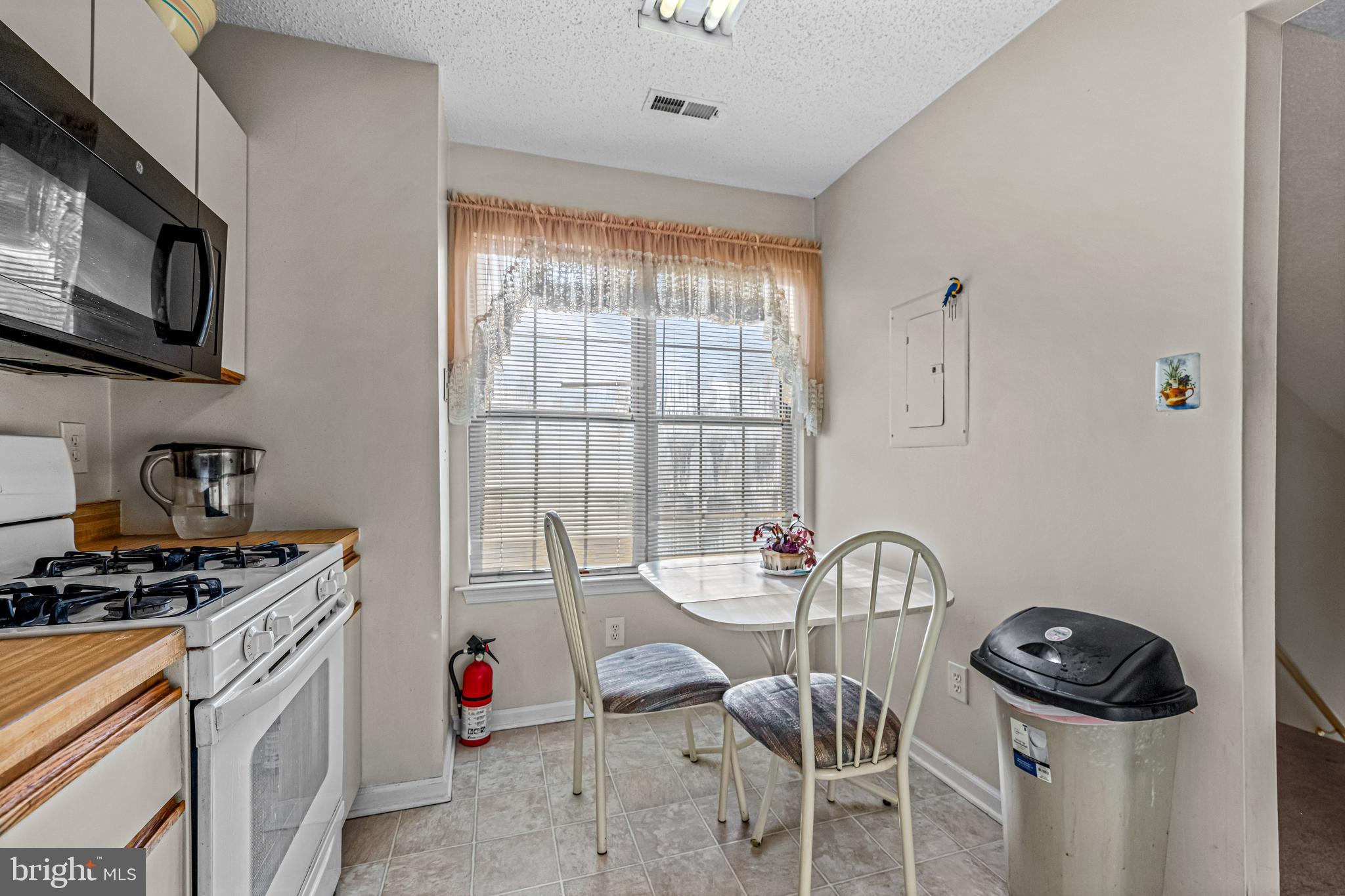 656 Covington Court Sewell, NJ 08080 - Photo 17 of 26 a table and chairs in a kitchen
