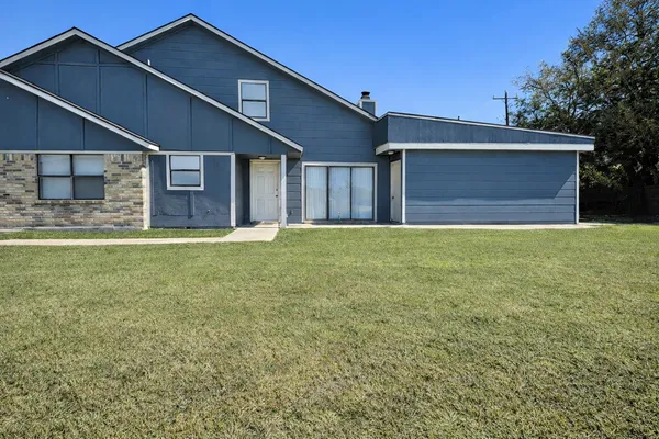 a view of a house with a yard