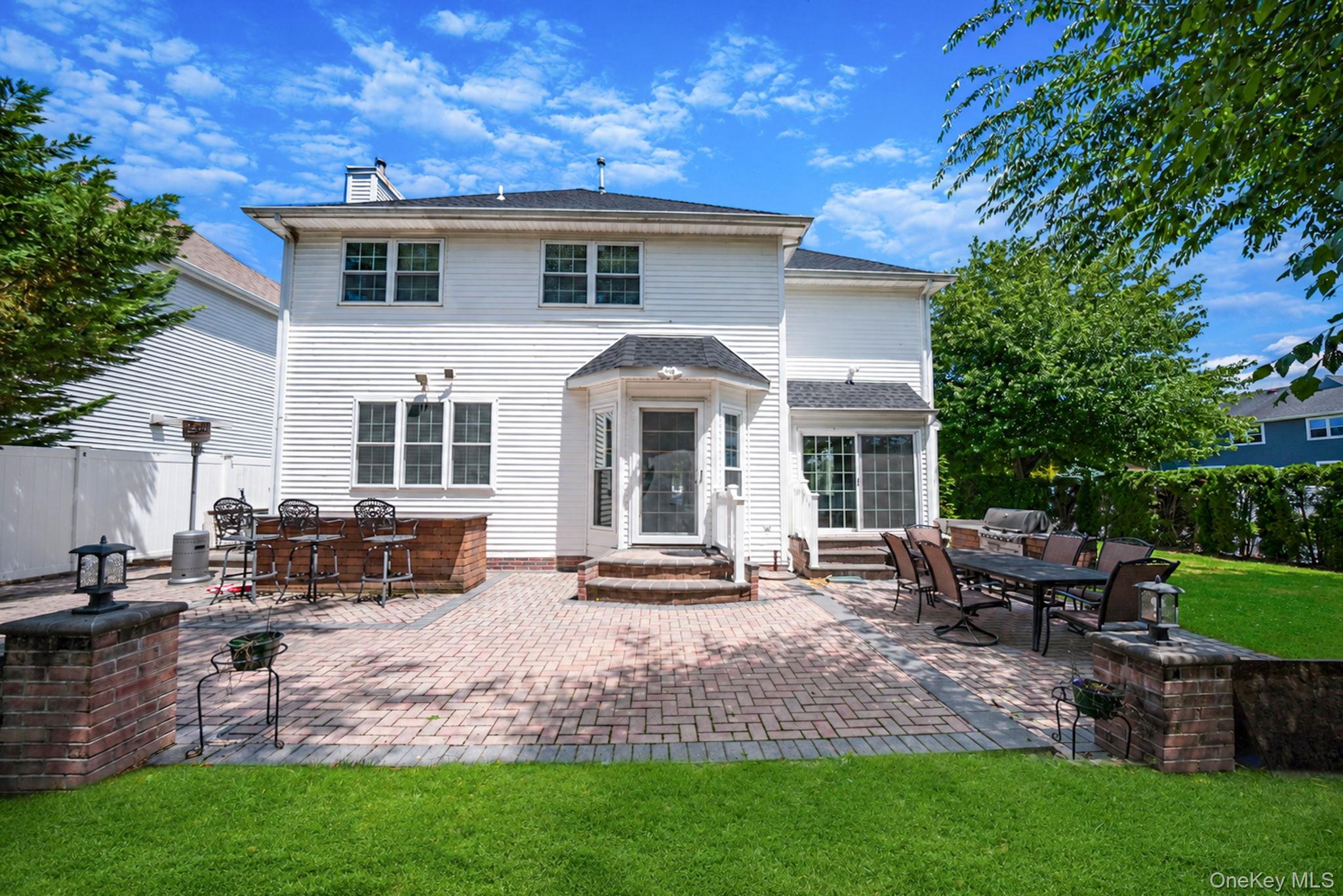 101 Raspberry Court Melville, NY 11747 - Photo 4 of 44