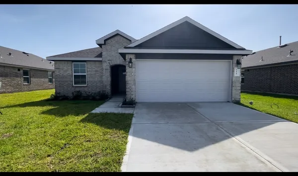 $2,100 | 618 Hidden Brk Drive, Baytown, TX 77523