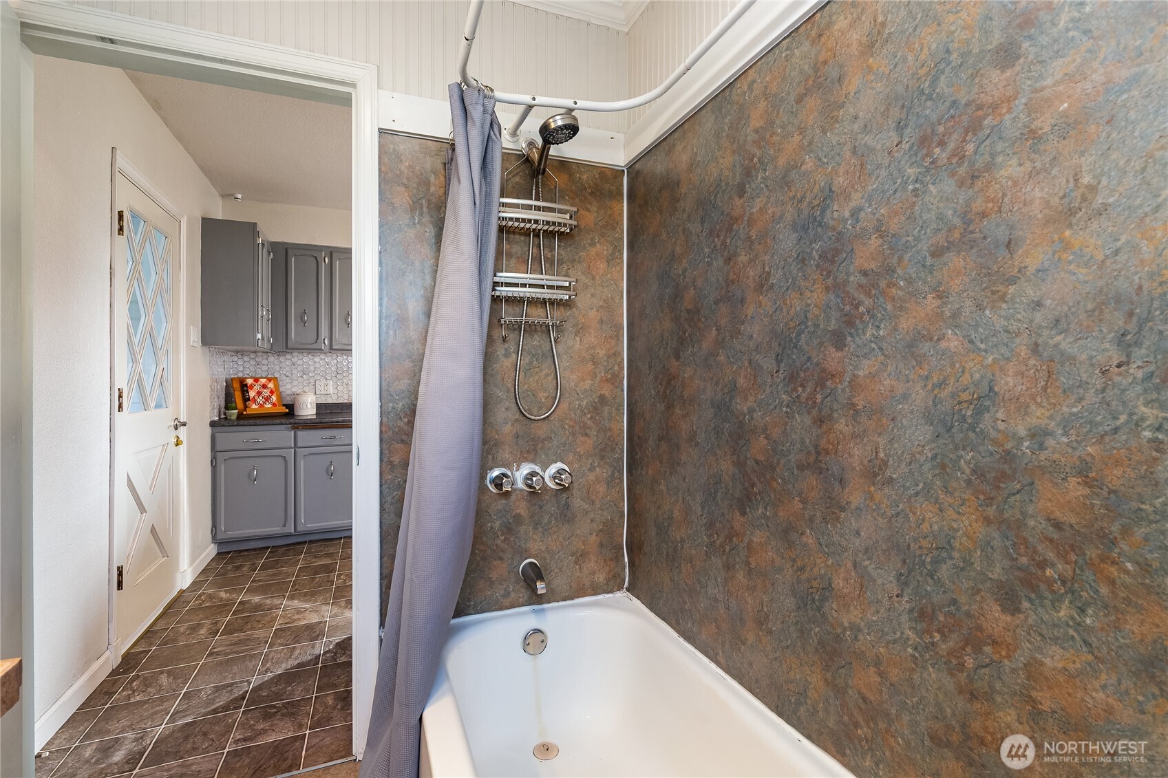 414 Edson Street Lynden, WA 98264 - Photo 27 of 32 a bathroom with a bathtub and a shower