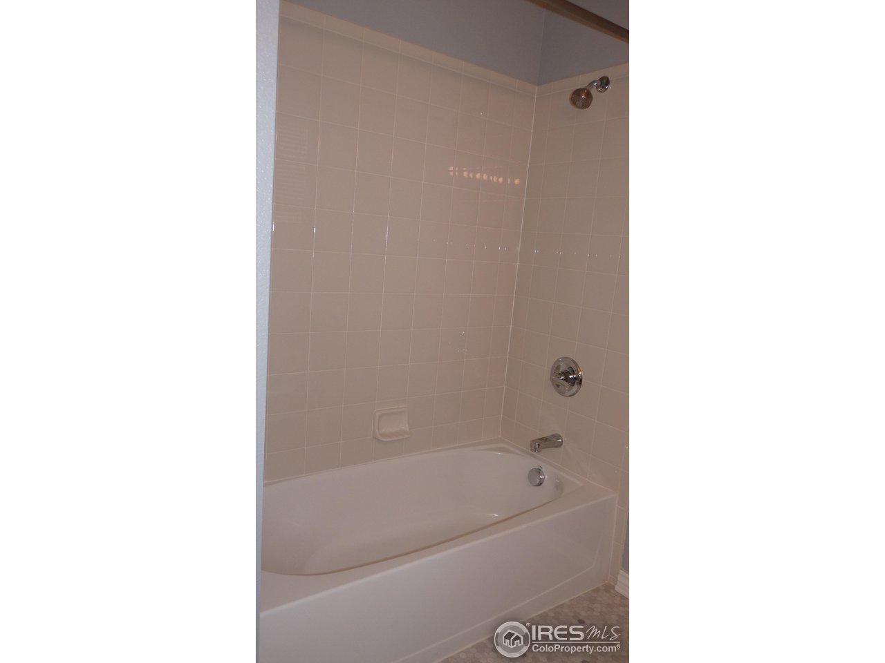 4672 West 20th Road, Unit 2224 Greeley, CO 80634 - Photo 13 of 16 2nd Bedroom shower