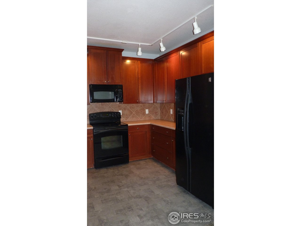 4672 West 20th Road, Unit 2224 Greeley, CO 80634 - Photo 4 of 16 Kitchen