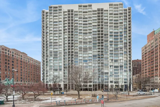 $469,000 | 3200 North Lake Shore Drive, Unit 2701, Chicago, IL 60657