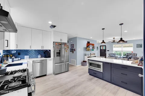 $459,900 | 67 Farnworth Close, Unit 1000, Freehold, NJ 07728