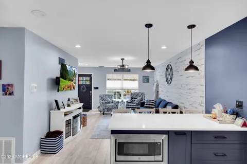 $459,900 | 67 Farnworth Close, Unit 1000, Freehold, NJ 07728