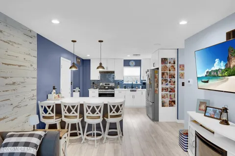 $459,900 | 67 Farnworth Close, Unit 1000, Freehold, NJ 07728