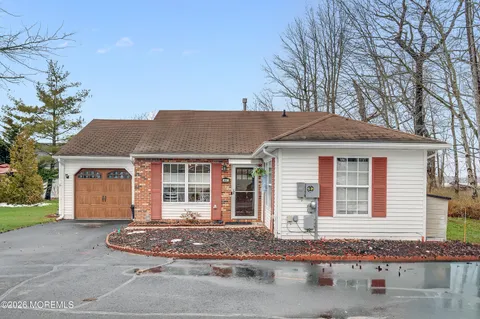 $459,900 | 67 Farnworth Close, Unit 1000, Freehold, NJ 07728