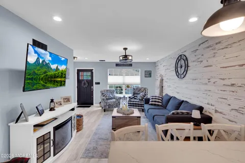 $459,900 | 67 Farnworth Close, Unit 1000, Freehold, NJ 07728