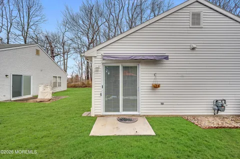 $459,900 | 67 Farnworth Close, Unit 1000, Freehold, NJ 07728