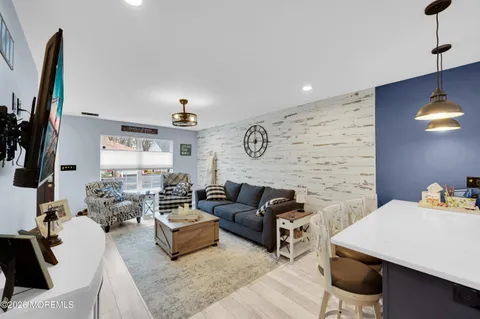 $459,900 | 67 Farnworth Close, Unit 1000, Freehold, NJ 07728