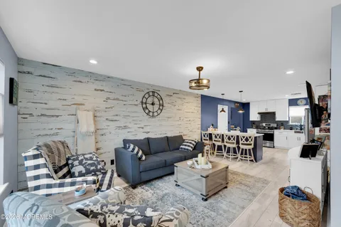 $459,900 | 67 Farnworth Close, Unit 1000, Freehold, NJ 07728