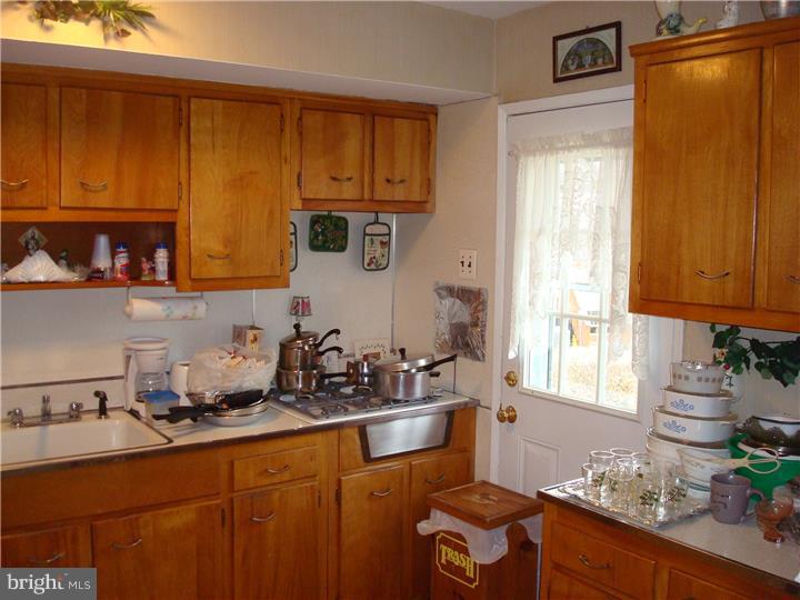 4 Thoreau Road Hamilton, NJ 08690 - Photo 4 of 17 Kitchen