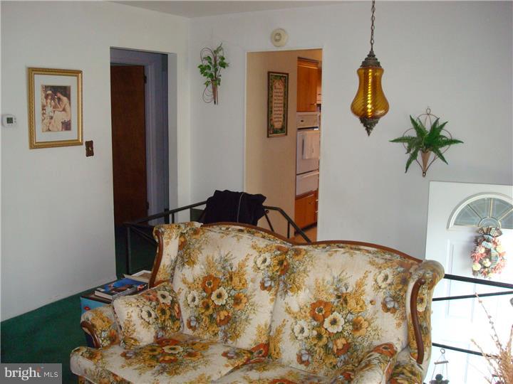 4 Thoreau Road Hamilton, NJ 08690 - Photo 6 of 17 Living Room
