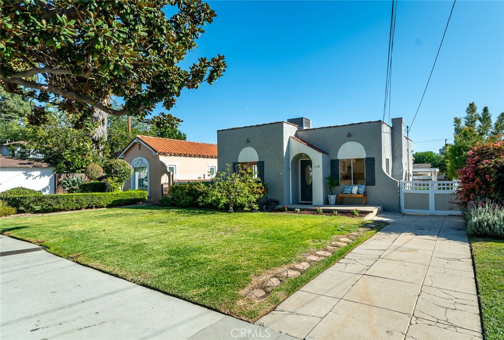 a view of a back yard of the house