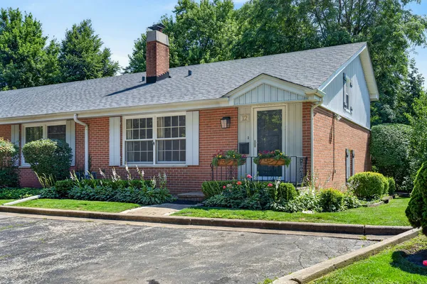 $425,000 | 12 Robin Hood Lane, Unit 12, Northfield, IL 60093