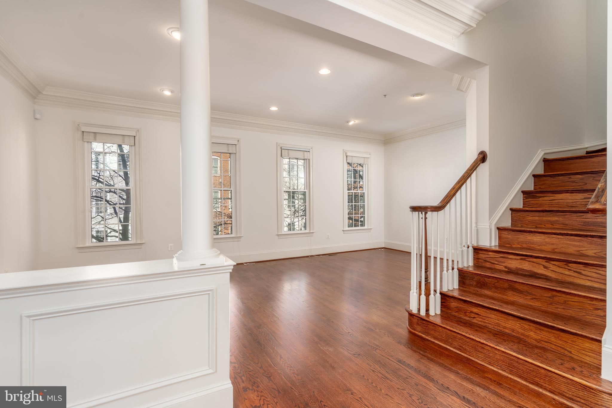 720 Carpenter Road Alexandria, VA 22314 - Photo 12 of 31 Formal living room with recessed lighting