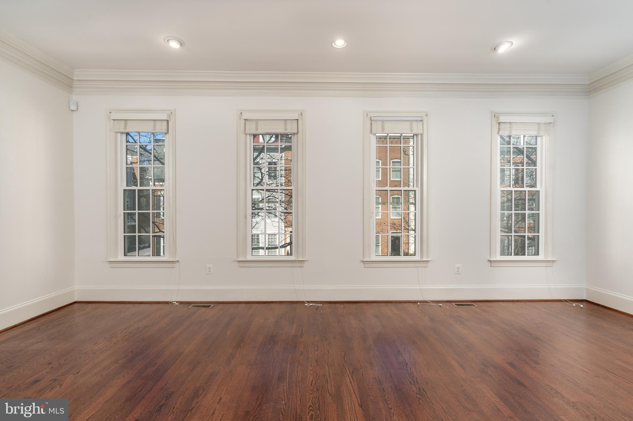 720 Carpenter Road Alexandria, VA 22314 - Photo 13 of 31 Fresh paint throughout