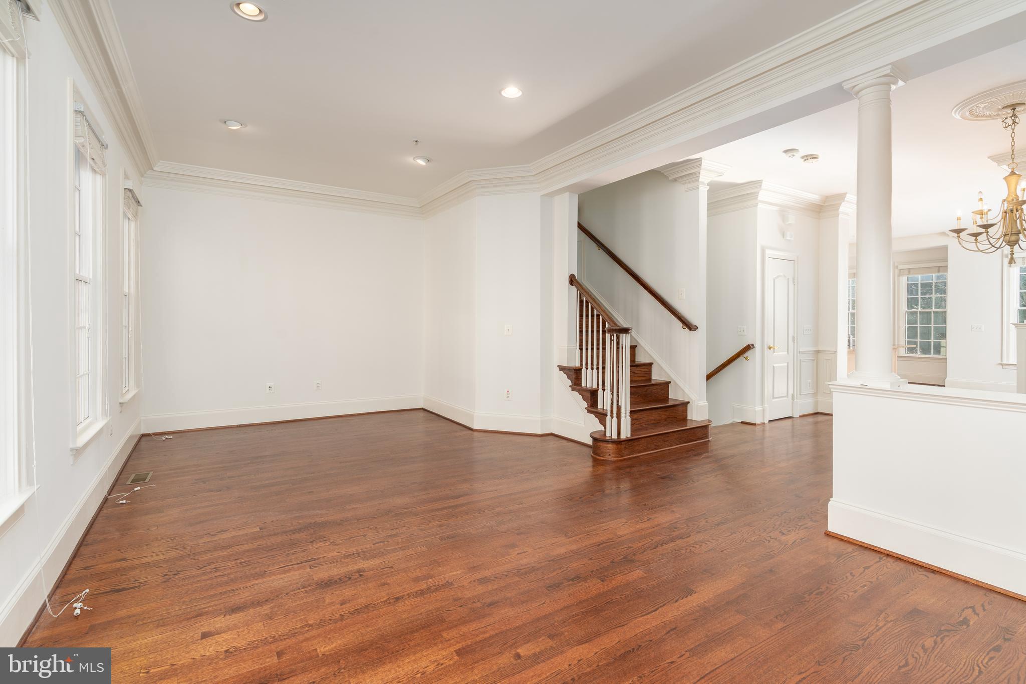 720 Carpenter Road Alexandria, VA 22314 - Photo 14 of 31 Spacious living room