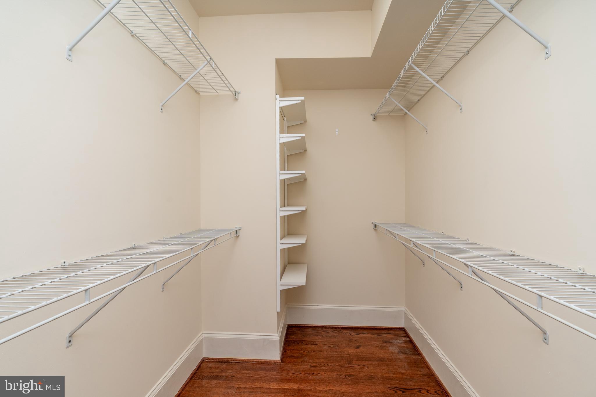 720 Carpenter Road Alexandria, VA 22314 - Photo 18 of 31 Two walk-in closets