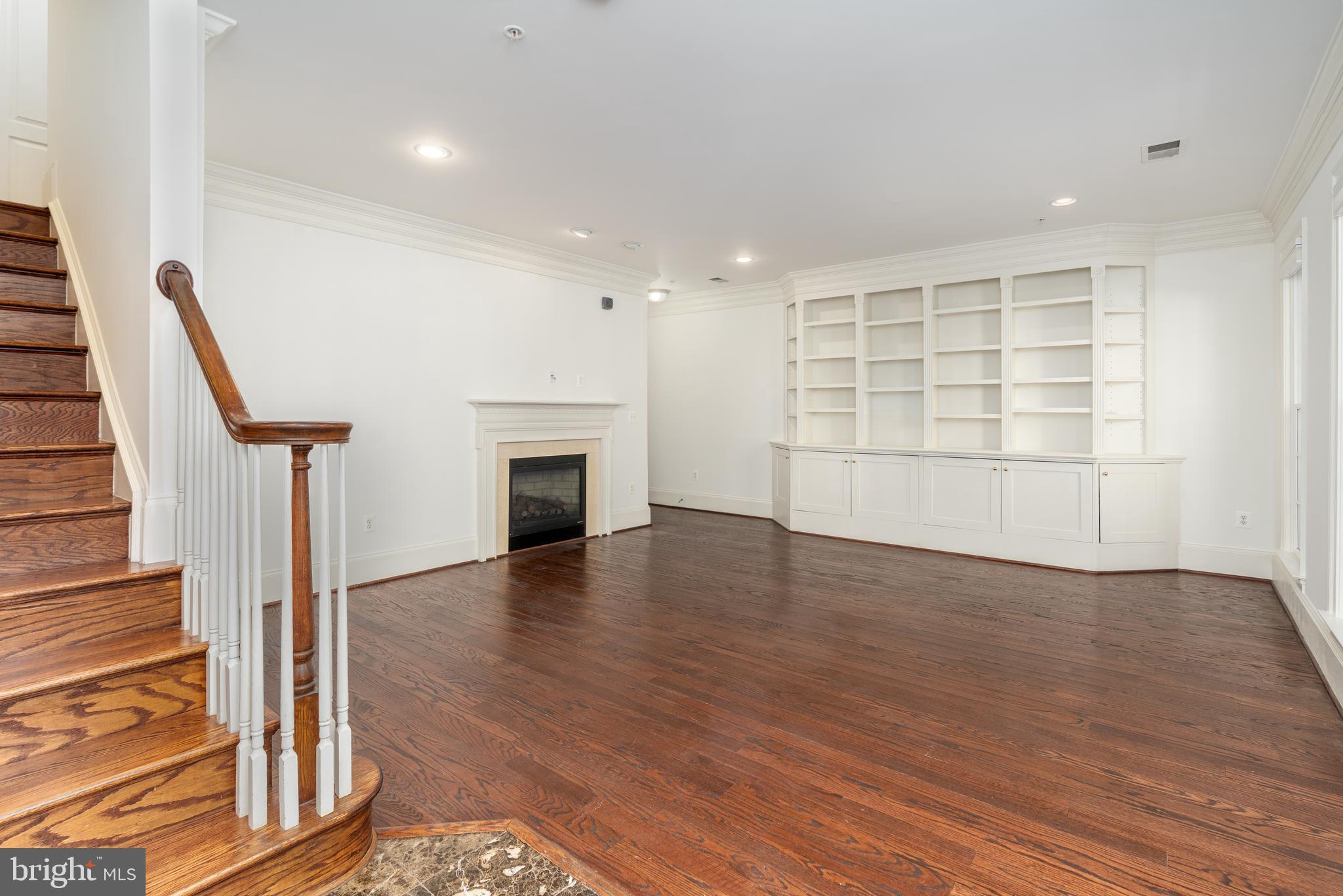 720 Carpenter Road Alexandria, VA 22314 - Photo 4 of 31 Entry level family room w/ built ins and fireplace
