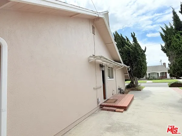 $1,499,900 | 3001 St Albans Drive, Los Alamitos, CA 90720