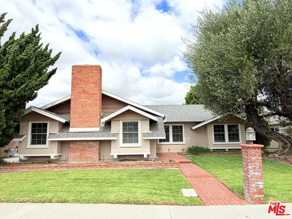 $1,499,900 | 3001 St Albans Drive, Los Alamitos, CA 90720